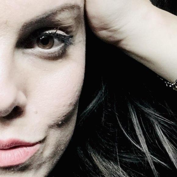 Meet your Posher, Lisa - Picture 1 of 1